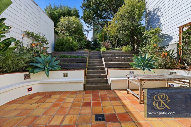 Building Photo - 362 Chenery St