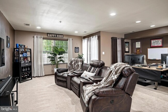 Building Photo - 7530 Stonehouse Run Dr