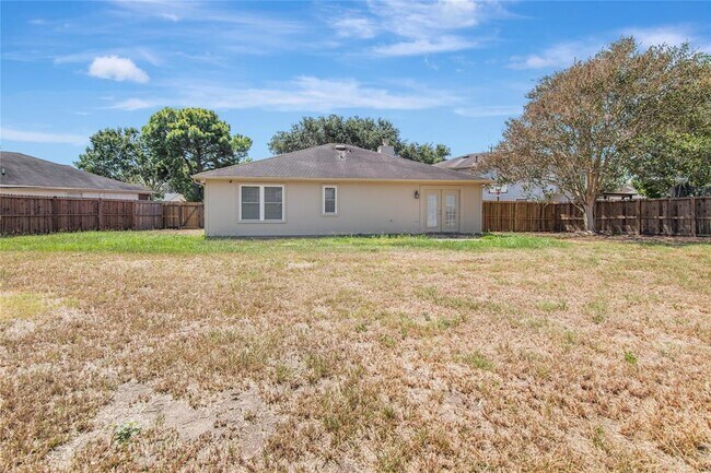 Building Photo - 2611 Desert Sage Dr