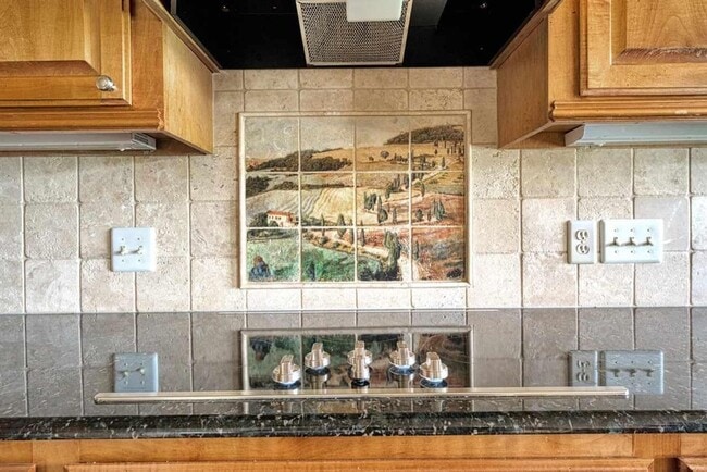 Building Photo - Amazing Home in Desirable Location