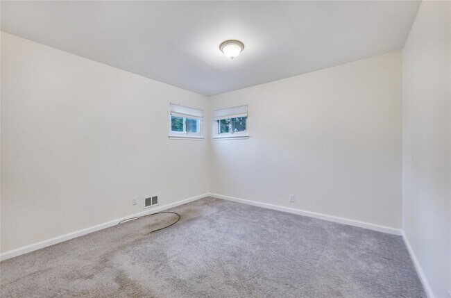 Building Photo - 22 S Haven Dr