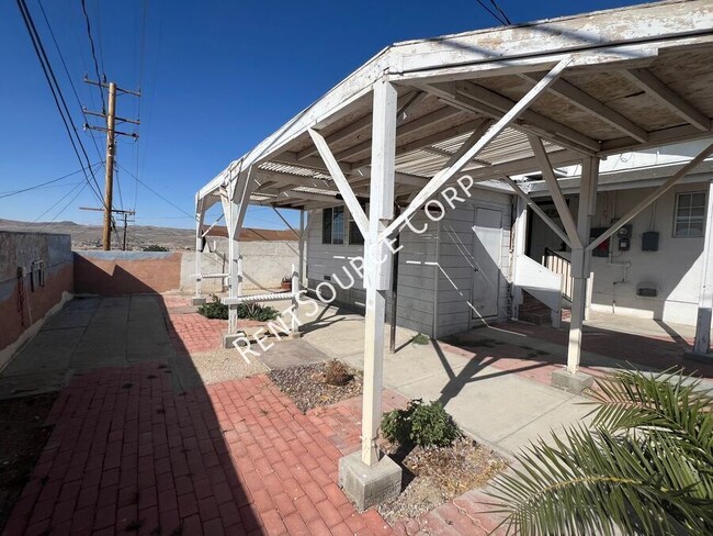 Building Photo - 440 Lillian Dr