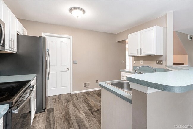 Building Photo - 22733 Coachlight Cir