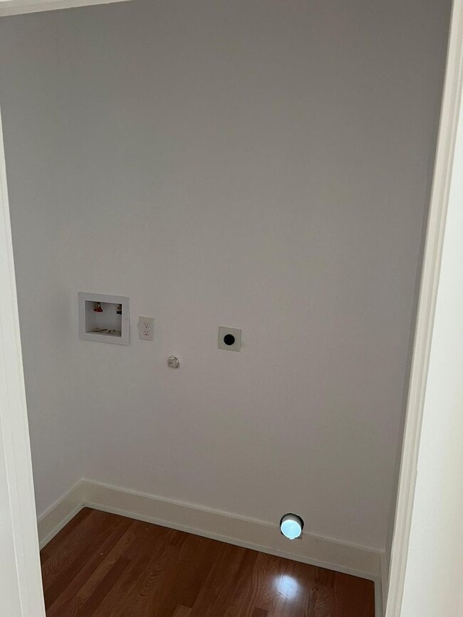 Building Photo - Gorgeous all renovated Home in Beaumont, TX!
