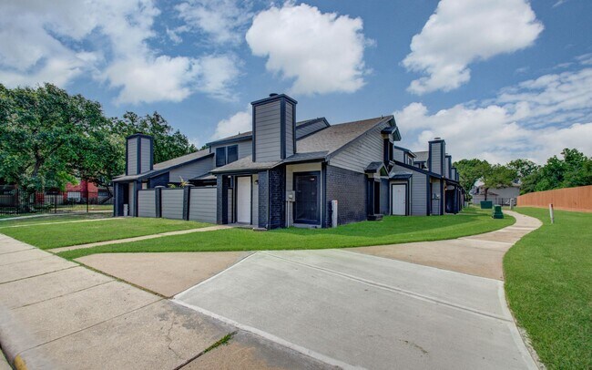 Building Photo - Remodeled 3 Bed / 2 Bath townhome at The B...