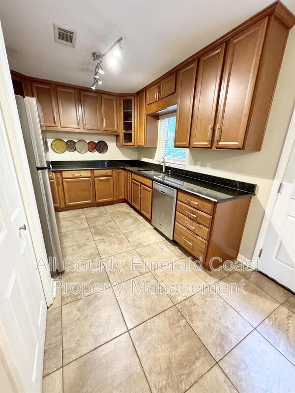 Building Photo - 506 Trenton St