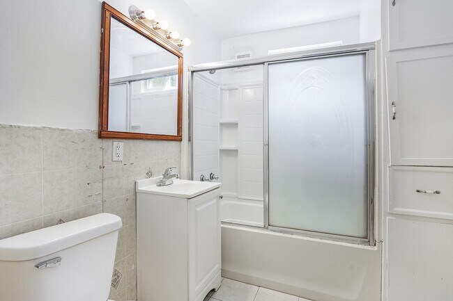 Building Photo - 459 Dickinson St SE