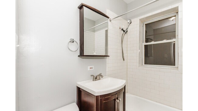 Building Photo - 4504 W Fullerton Ave