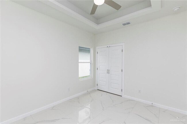 Building Photo - 21 Violet Ave W