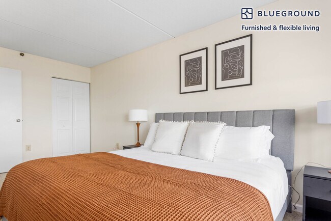 Building Photo - 10 Magazine St