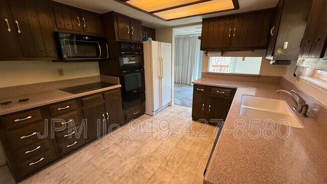 Building Photo - 20835 Cooke Dr