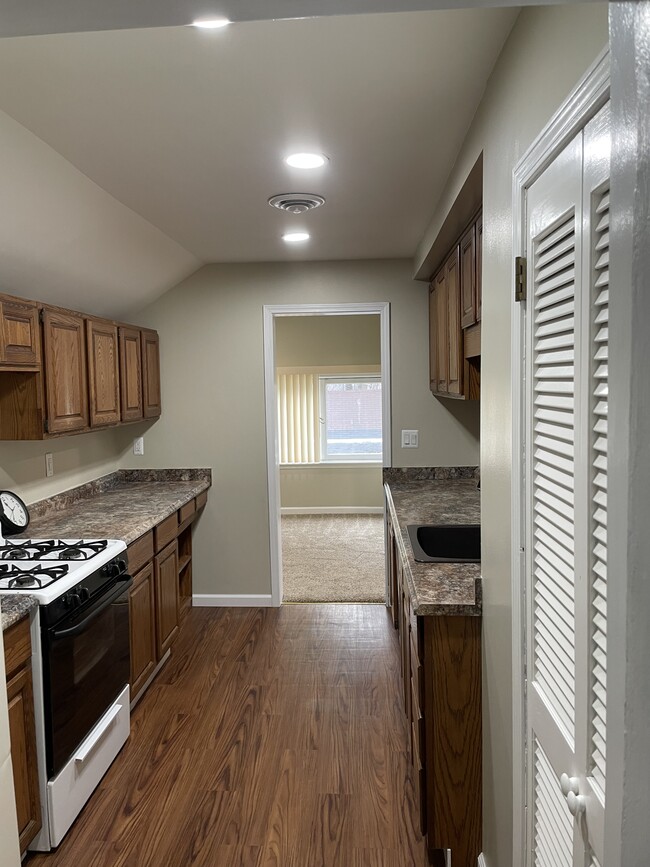 Kitchen - 16933 Northville Rd