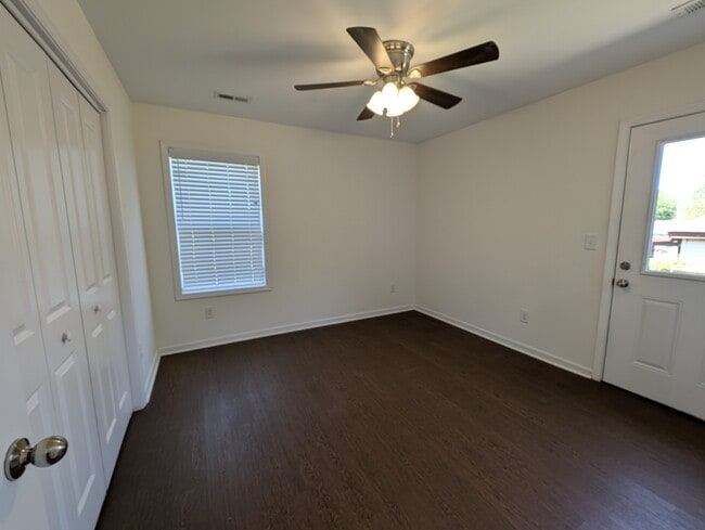 Building Photo - 426 W 4th St