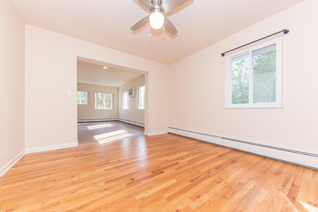 Building Photo - 1520 Traver Rd