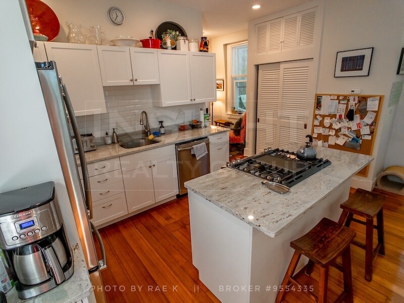 Building Photo - 61 Pond St