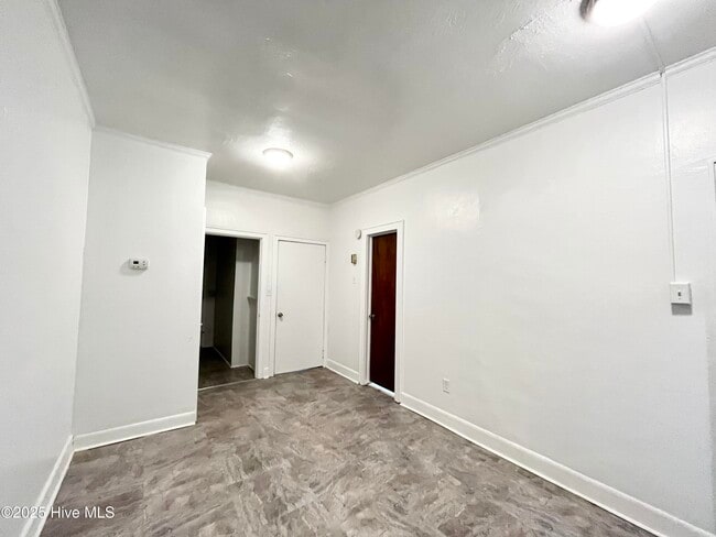 Building Photo - 1202 Carolina Ave