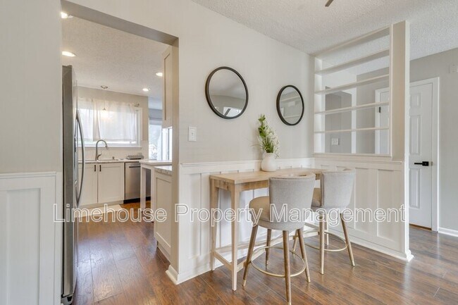 Building Photo - 749 Quesnel Dr