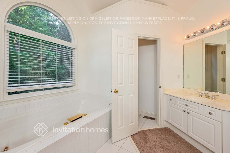 Building Photo - 913 Daylight Cir