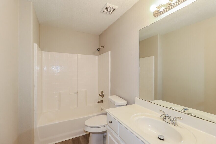 Building Photo - 999 Arbor Way