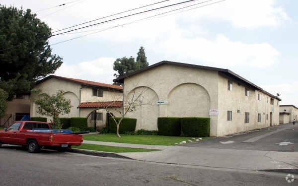 Primary Photo - 4038 Vineland Ave