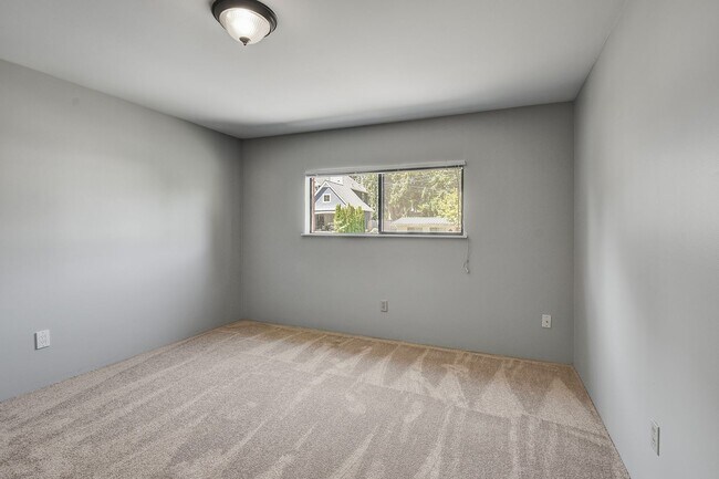 Building Photo - 3bd/2.5ba Bellevue Home