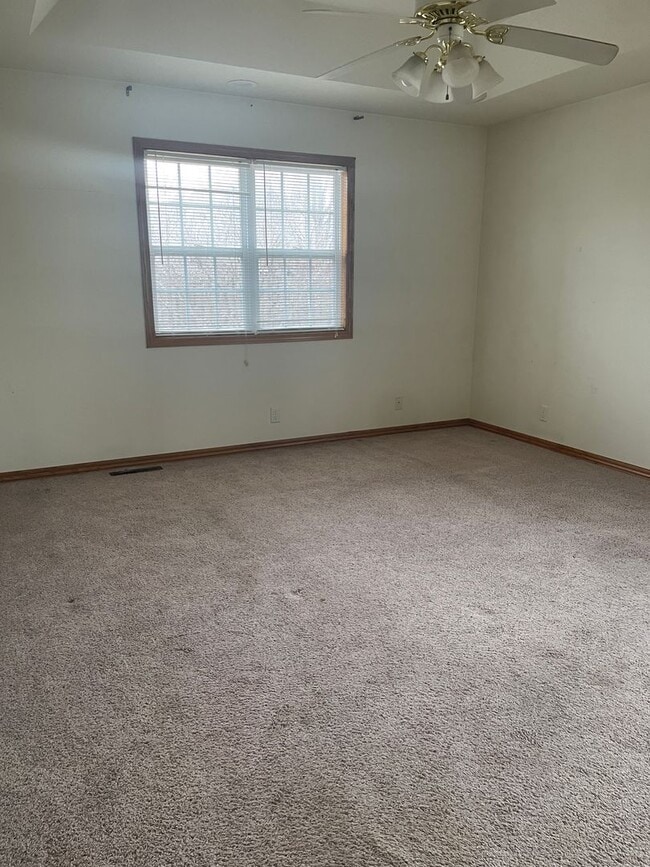 Building Photo - COMING SOON IN CARL JUNCTION: Beautiful 3BR/2BA home in Carl Junction with fenced in yard and sto...