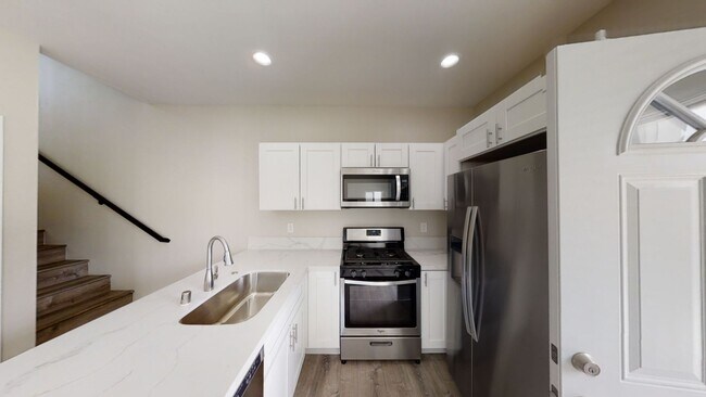 Building Photo - 4BD/2BA on Tipton  (Lease out, pending sig...