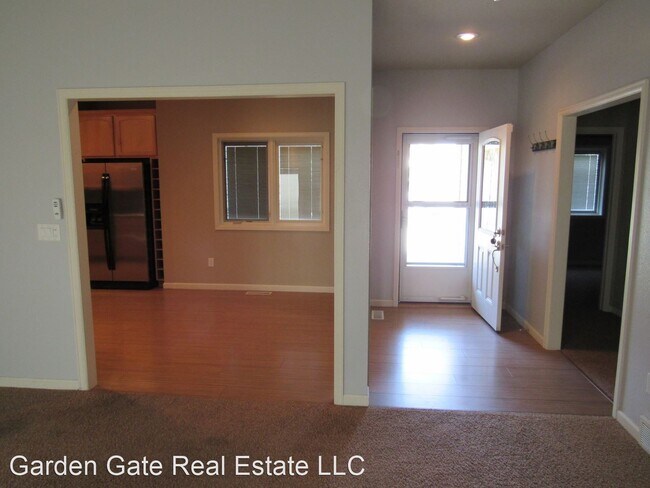Building Photo - 3 br, 2 bath House - 841 Recluse