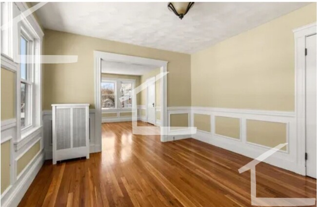 Building Photo - No Brokers Fee, In-Unit Washer and Dryer, ...