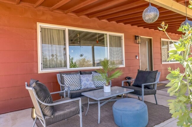 Building Photo - 3 Bedroom 1.5 Bath Modern Farmhouse near JT National Park * MOVE IN SPECIAL*