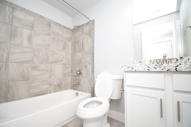 Building Photo - Spacious and Bright 5 Bed 3.5 Bath in Riverton!!