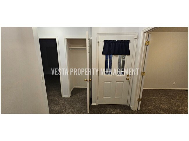 Building Photo - 981 Hudson St