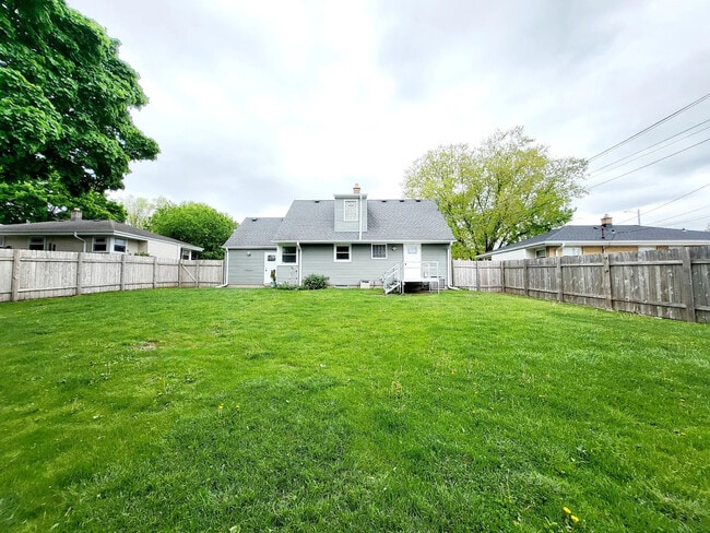 Building Photo - W158N9026 Charles Dr