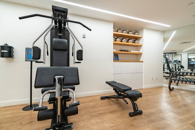 Building Photo - 84 William St