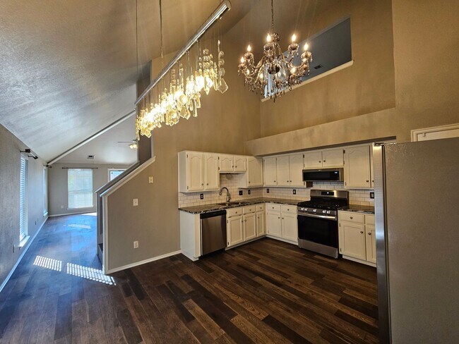 Building Photo - (3) Bed or (2)Bed + Bonus Room/(2.5) Bath ...