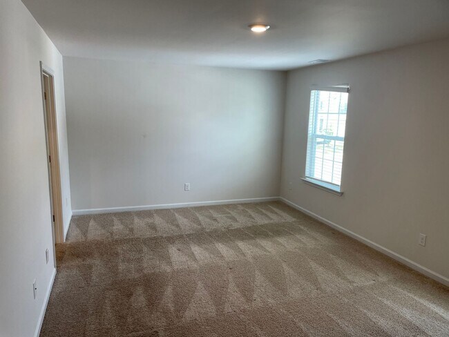 Building Photo - Complimentary Rent for a July ONLY Move in...