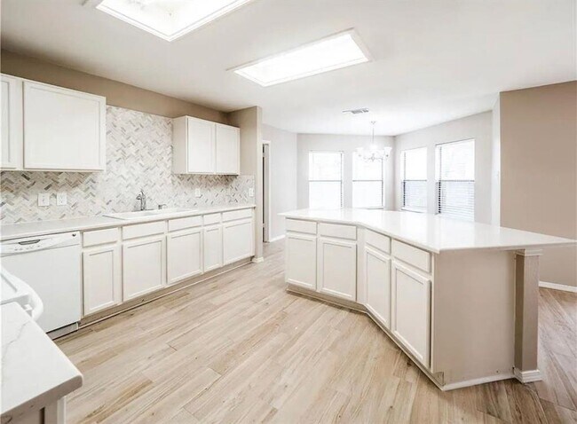 Building Photo - 1173 Forest Bluff Trail