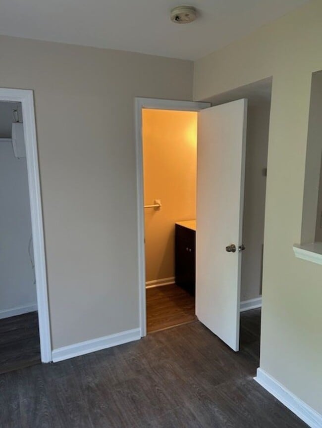 Building Photo - NOW AVAILABLE!! MOVE IN SPECIAL
