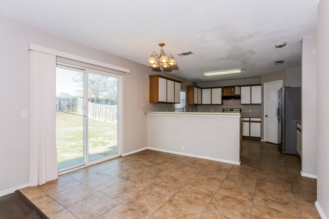 Building Photo - 1511 Columbia Dr