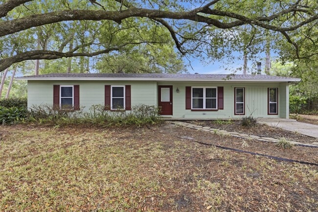 Building Photo - 3 bedroom 2 bath house in Northwood Pines