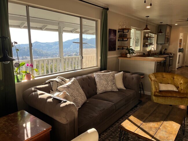 Building Photo - 564 E Jackson St