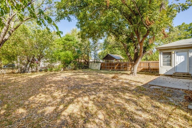 Building Photo - 3109 Dogwood Park Dr
