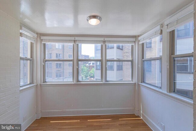 Building Photo - 1910 Kalorama Rd NW