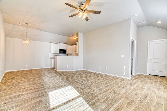 Building Photo - Beautiful Newer Construction Home!