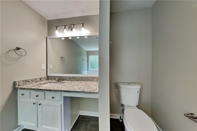 Building Photo - 405 Aristocrat Dr SW