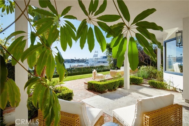 Building Photo - 2572 Bayshore Dr