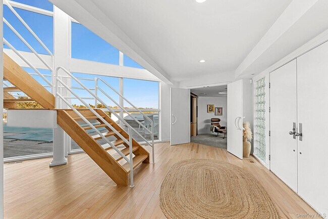 Building Photo - 3 Old Meadow Bend