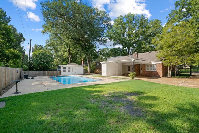 Building Photo - 1539 Brookside Dr