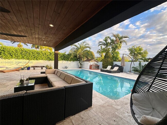 Building Photo - 2665 SW 119th Ct