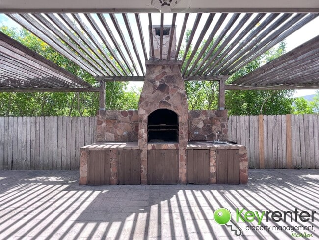Building Photo - 3Bed/2Bath Gorgeous and move in ready.  (S...